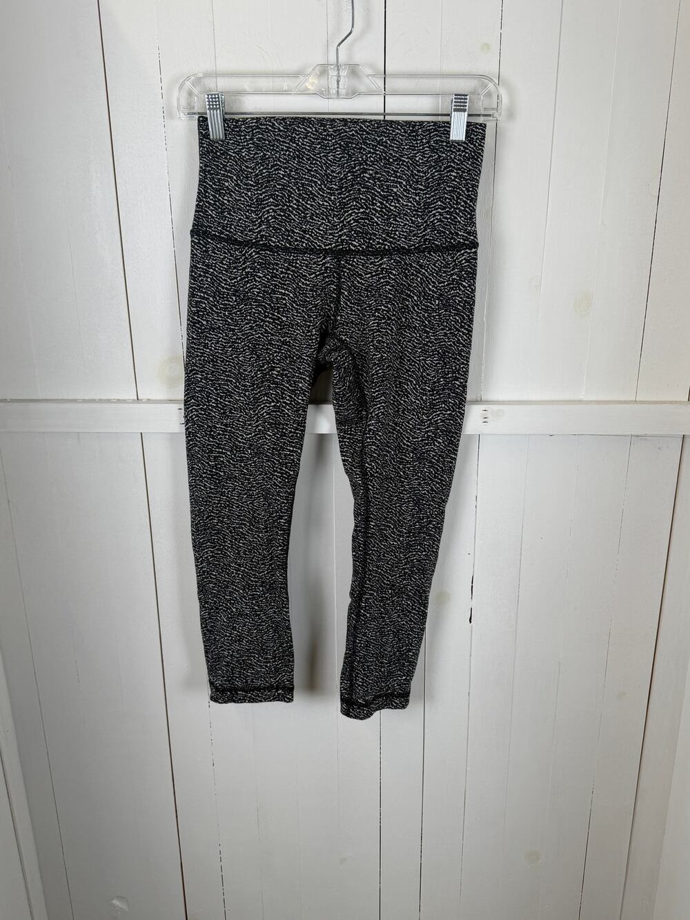 Lululemon Black White Capri Leggings Size 6